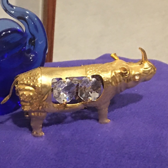 SALE! 14k Gold-plated Crystal-embedded Rhino AND A Handpainted Cameo Pendant - Picture 3 of 5